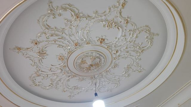 Лепной декор потолка ручной работы